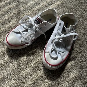 White All Star Low Top Converse Kids Size 2